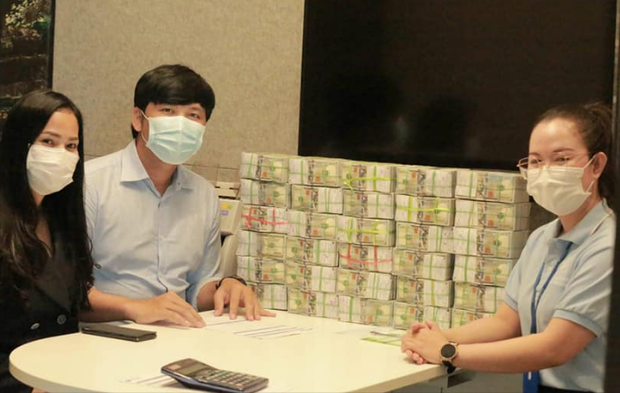 បក្ស​ប្រឆាំង​ ​និង​សង្គម​ស៊ីវិល​ថា រដ្ឋាភិបាល​មាន​វិបត្តិ​ថវិកា ទើប​ឧកញ៉ា​ធំ​ៗ​បរិច្ចាគ​ថវិកា​ទ្រង់ទ្រាយ​ធំ​ម្តង​ទៀត